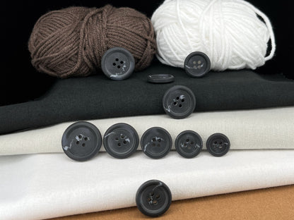 Knöpfe in schwarzer Hornoptik, zweifarbig, 15-25mm (24L-40L). 4-Loch zum Annähen für Anzüge, Hosen, Kleider, Mäntel, Jacken, Pullover