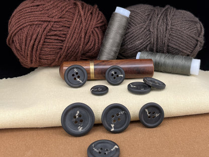 Dunkelgraue Hornimitationsknöpfe, zweifarbig, 15-25mm (24L-40L). 4-Loch zum Annähen für Anzüge, Hosen, Kleider, Mäntel, Jacken, Pullover
