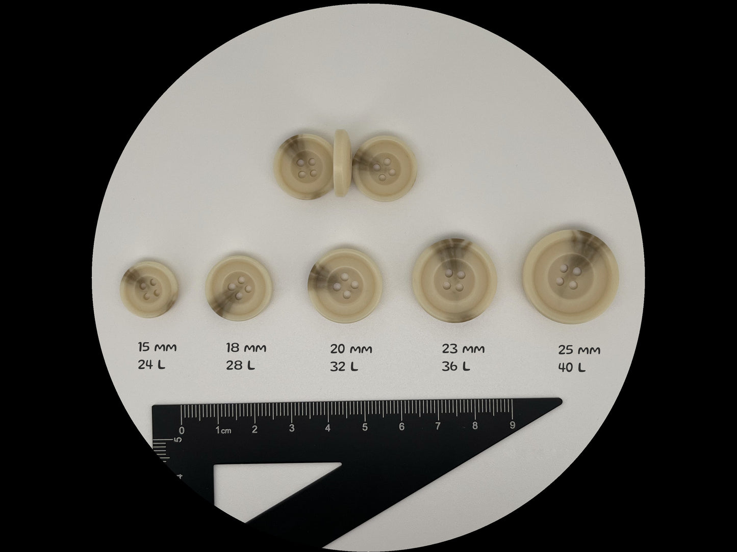 Beige Hornimitation Harzknöpfe, 15-25mm (24L-40L). 4-Loch Annähknöpfe für Anzüge, Hosen, Kleider, Mäntel, Jacken & Pullover