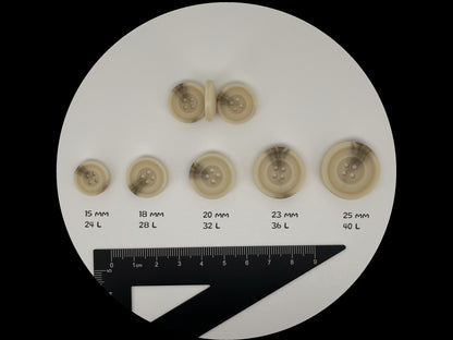 Beige Hornimitation Harzknöpfe, 15-25mm (24L-40L). 4-Loch Annähknöpfe für Anzüge, Hosen, Kleider, Mäntel, Jacken & Pullover