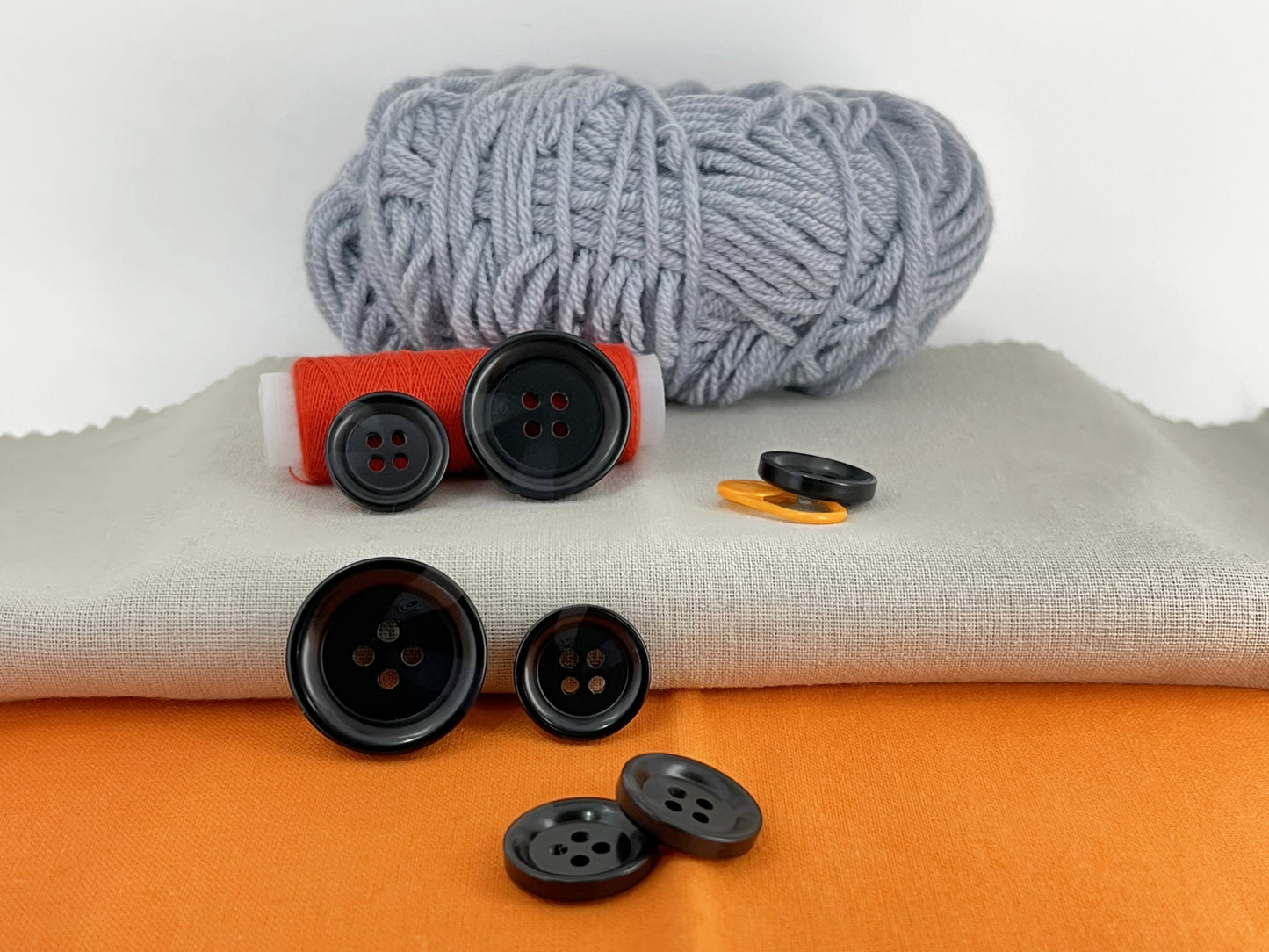 Hornimitat-Harzknöpfe, 18 mm & 25 mm (28L & 40L). 4-Loch zum Annähen für Anzüge, Hosen, Kleider, Mäntel, Jacken & Pullover