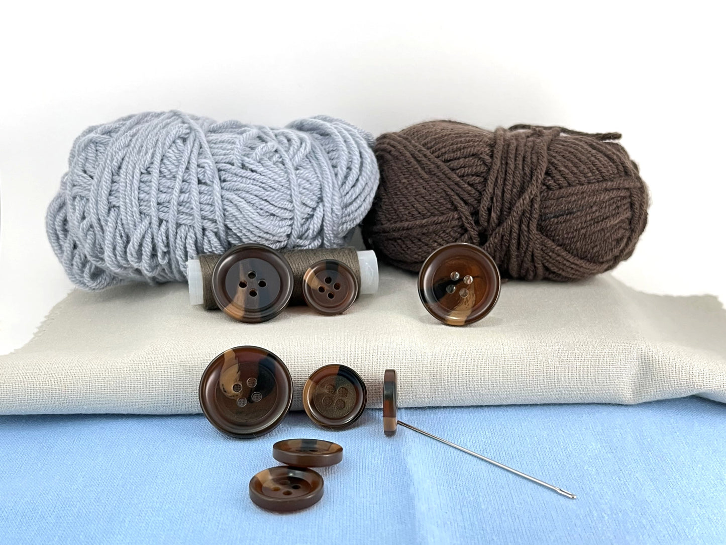 Dunkel Kaffeebraune Hornimitat-Kunstharzknöpfe, 18 mm & 25 mm (28L & 40L). 4-Loch zum Annähen für Anzüge, Hosen, Kleider, Mäntel, Jacken & Pullover
