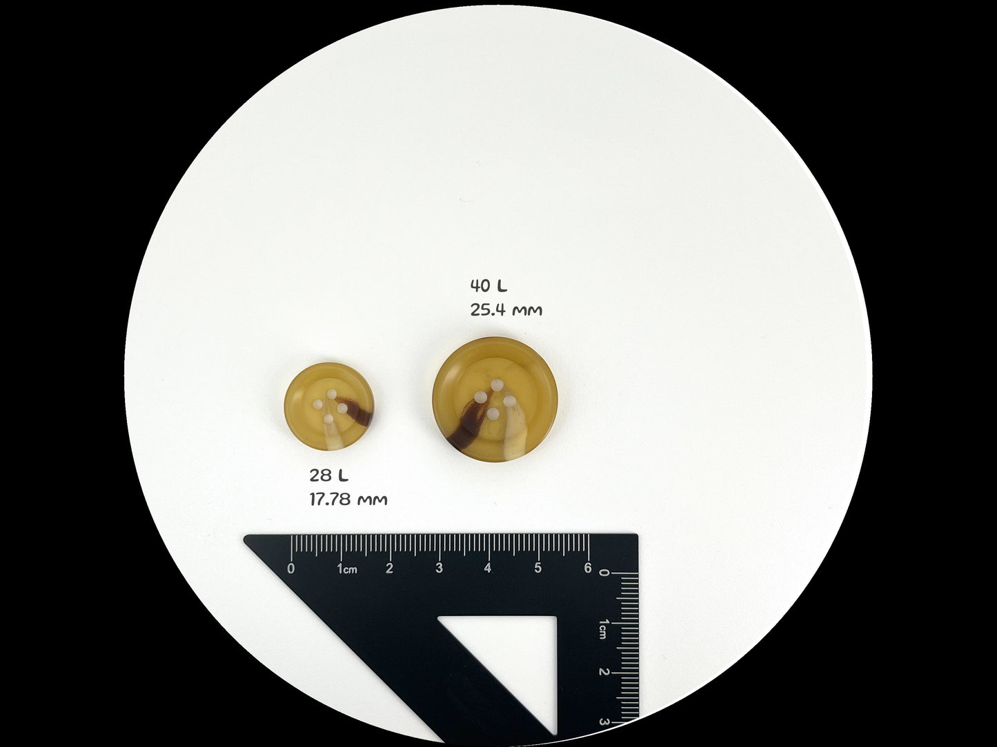 Hellbraune Kaffeetöne Hornimitat Harzknöpfe, 18mm & 25mm (28L & 40L). 4-Loch Annähknöpfe für Anzüge, Hosen, Kleider, Mäntel, Jacken & Pullover