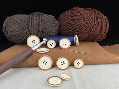 Beige mit braunem Rand Zweifarbige Knöpfe, 15mm-23mm (24L-36L). 4-Loch zum Annähen für Anzüge, Hosen, Kleider, Mäntel, Jacken & Pullover