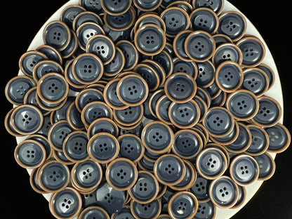 Blaue zweifarbige Knöpfe mit braunem Rand, 15mm-23mm (24L-36L). Annähknöpfe mit 4 Löchern für Anzüge, Hosen, Kleider, Mäntel, Jacken & Pullover