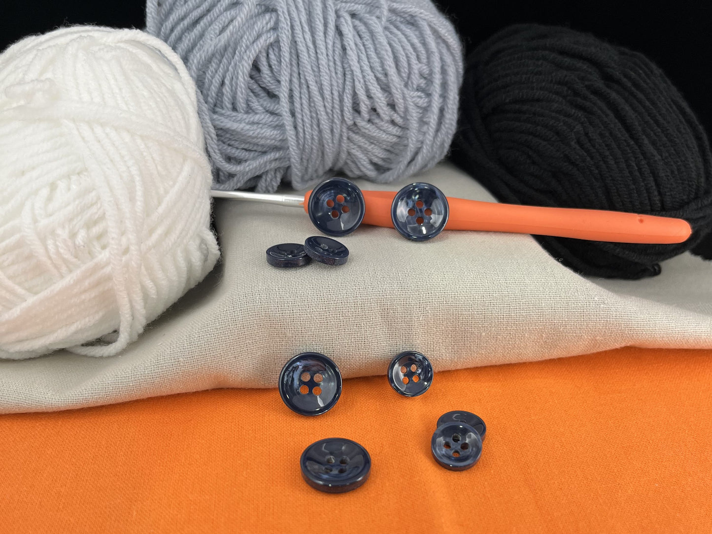 Dunkelblaue Perlenimitat-Knöpfe, 11,5 mm & 15 mm (18L & 24L), neutrale & dunkle Töne, 4-Loch zum Annähen für Hemden, Hosen, Blusen, Kleider & Bastelarbeiten