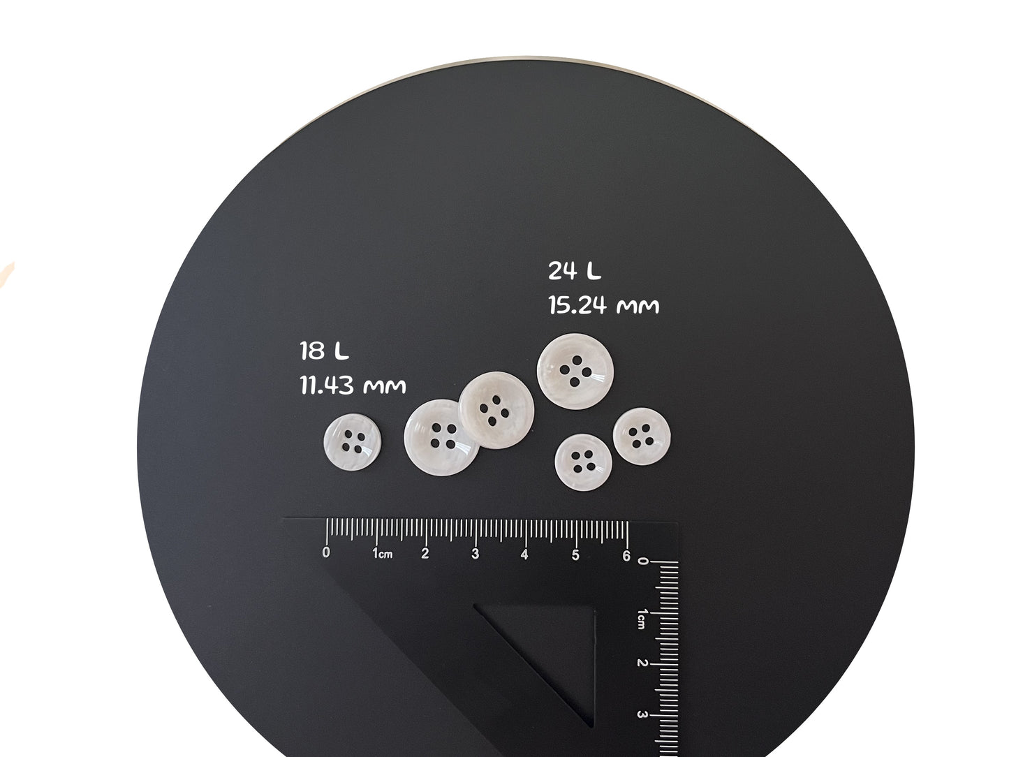 Weiße Perlenimitationsknöpfe, 11,5 mm & 15 mm (18L & 24L), neutrale & dunkle Farbtöne, 4-Loch zum Annähen für Hemden, Hosen, Blusen, Kleider & Bastelarbeiten
