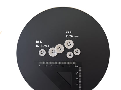Weiße Perlenimitationsknöpfe, 11,5 mm & 15 mm (18L & 24L), neutrale & dunkle Farbtöne, 4-Loch zum Annähen für Hemden, Hosen, Blusen, Kleider & Bastelarbeiten