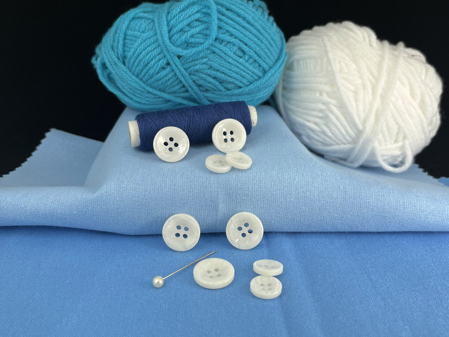 Weiße Perlenimitationsknöpfe, 11,5 mm & 15 mm (18L & 24L), neutrale & dunkle Farbtöne, 4-Loch zum Annähen für Hemden, Hosen, Blusen, Kleider & Bastelarbeiten