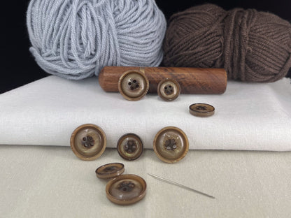 Braune Vintage-Optik Perlmuttimitat Knöpfe, 15mm & 20mm (24L & 32L). 4-Loch Annähknöpfe für Anzüge, Hosen, Kleider, Mäntel, Jacken & Pullover