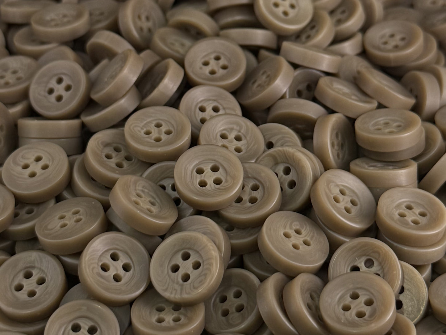 Steinbeige Corozo-Imitat-Knöpfe, recycelter Kunststoff, 12,7 mm (20L). 4-Loch zum Annähen für Hemden, Bekleidung, Nähen, Basteln