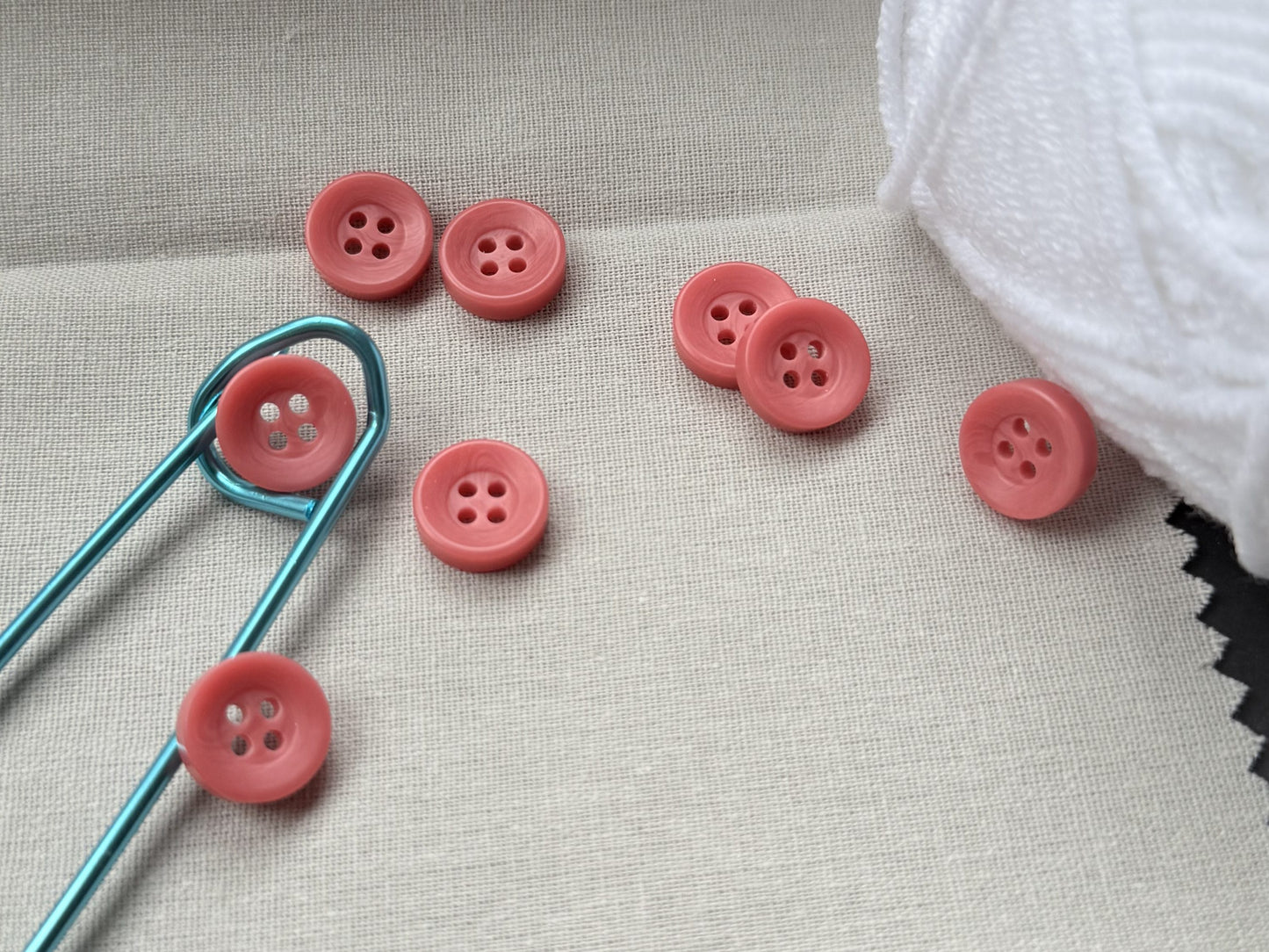Rostrosa Corozo-Imitat-Knöpfe, recycelter Kunststoff, 12,7mm (20L). Annähknöpfe mit 4 Löchern für Hemden, Blusen, Kinderkleidung, Bekleidung, Nähen, Basteln