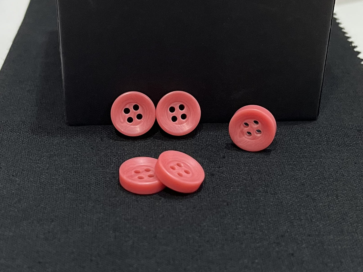 Rostrosa Corozo-Imitat-Knöpfe, recycelter Kunststoff, 12,7mm (20L). Annähknöpfe mit 4 Löchern für Hemden, Blusen, Kinderkleidung, Bekleidung, Nähen, Basteln