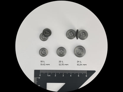 Knöpfe aus grauem Perlmuttimitat, recyceltem Kunststoff, 11,5mm-15mm (18L-24L), 4-Loch zum Annähen für Hemden, Hosen, Blusen, Kleider & Bastelarbeiten