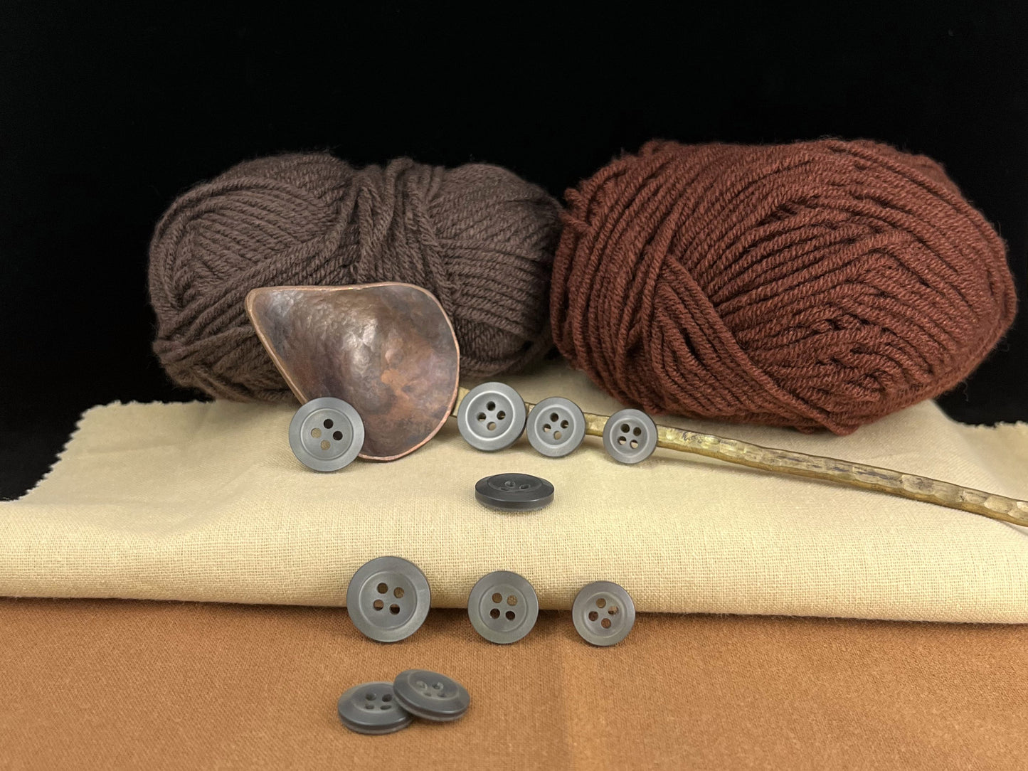 Knöpfe aus grauem Perlmuttimitat, recyceltem Kunststoff, 11,5mm-15mm (18L-24L), 4-Loch zum Annähen für Hemden, Hosen, Blusen, Kleider & Bastelarbeiten