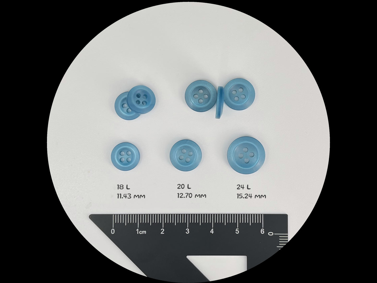 Hellblaue Perlimitat-Knöpfe, recycelter Kunststoff, 11,5mm-15mm (18L-24L), 4-Loch zum Annähen für Hemden, Hosen, Blusen, Kleider & Bastelarbeiten