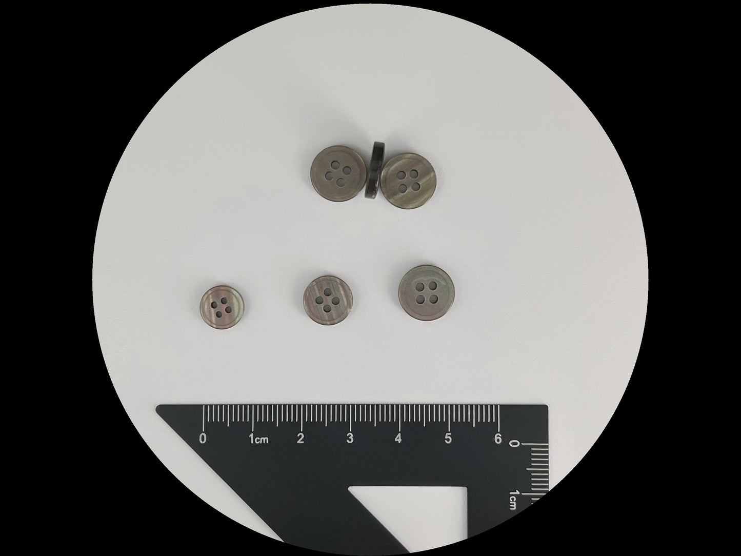 Leichte, neutrale, gerandete Perlimitat-Knöpfe mit schönem Effekt, 9mm-11.5mm (14L-18L). 4-Loch zum Annähen für Hemden, Blusen & Bekleidung
