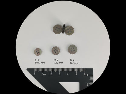 Leichte, neutrale, gerandete Perlimitat-Knöpfe mit schönem Effekt, 9mm-11.5mm (14L-18L). 4-Loch zum Annähen für Hemden, Blusen & Bekleidung
