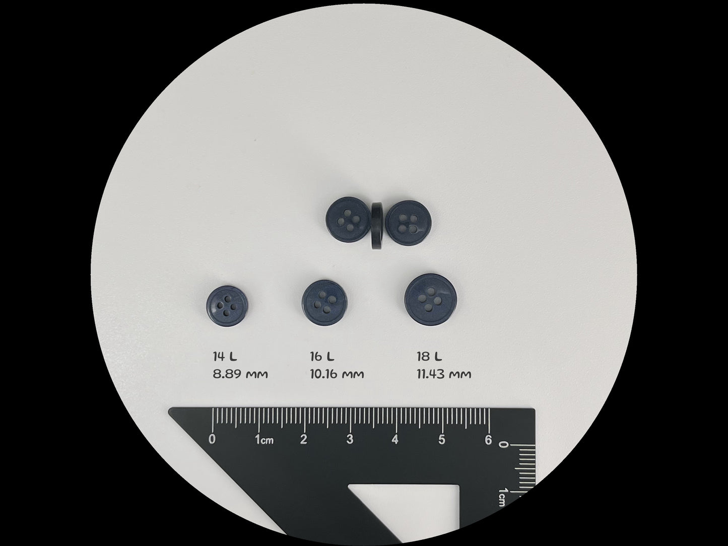 Blaue Knöpfe in Perlimitation mit Rand und schönem Effekt, 9mm-11.5mm (14L-18L). 4-Loch zum Annähen für Hemden, Blusen & Bekleidung