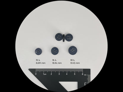 Blaue Knöpfe in Perlimitation mit Rand und schönem Effekt, 9mm-11.5mm (14L-18L). 4-Loch zum Annähen für Hemden, Blusen & Bekleidung