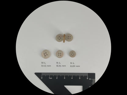 Beige Knöpfe in Perlimitation mit Rand und wunderschönem Effekt, 9mm-11.5mm (14L-18L). 4-Loch zum Annähen für Hemden, Blusen & Bekleidung