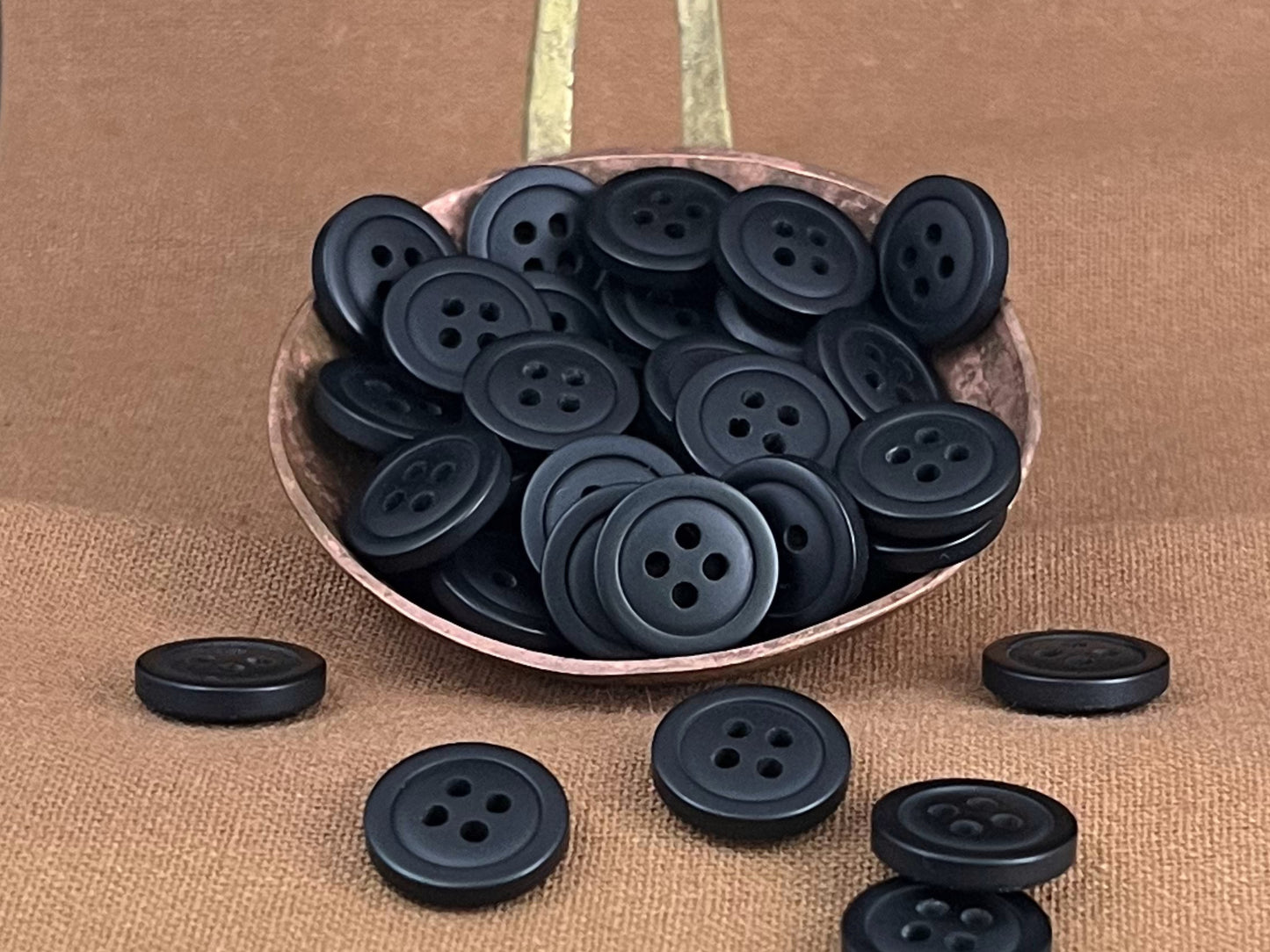 Premium Schwarze Knöpfe, Recyceltes Plastik, 12.7mm (20L). 4-Loch zum Annähen für Hemden, Hosen, Blusen, Kleider, Röcke, Bekleidung, Kinderkleidung