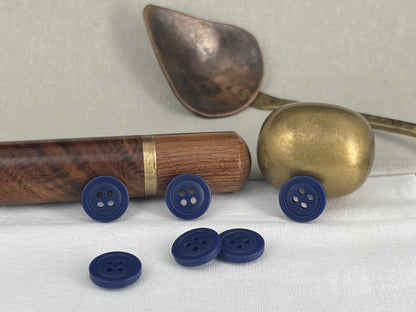 Dunkelblaue Knöpfe, recycelter Kunststoff, 12,7 mm (20L). 4-Loch zum Annähen für Hemden, Hosen, Blusen, Kleider, Röcke, Bekleidung, Kinderkleidung