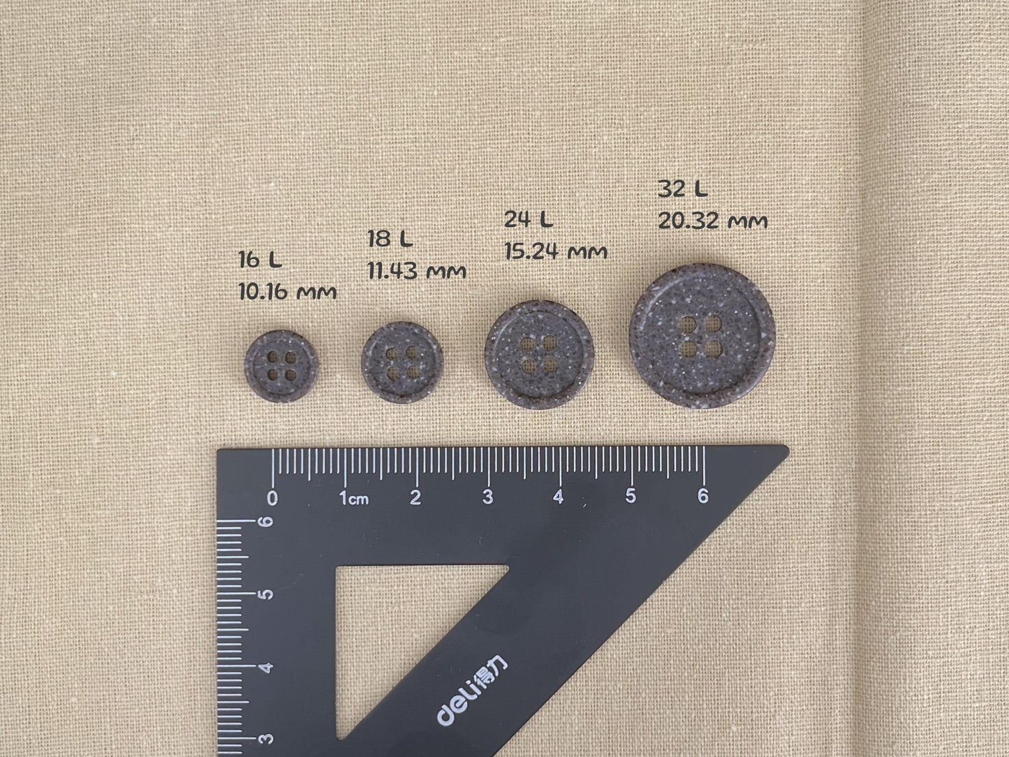 Kaffeebraune Knöpfe in Steinoptik, 10–20 mm (16L-32L). Recyclingkunststoff, 4-Loch zum Annähen für Hemden, Hosen, Kleider, Mäntel, Jacken