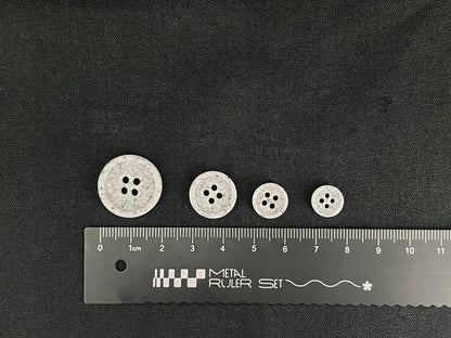 Hellgraue Imitat-Knöpfe in Steinoptik, 10-20mm (16L-32L). Recyclingkunststoff, 4-Loch zum Annähen für Hemden, Hosen, Kleider, Mäntel, Jacken