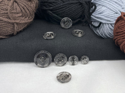 Knöpfe mit schwarzer Marmorierung, mehrfarbig. 10-20 mm (16L-32L). Recycelter Kunststoff, 4-Loch zum Annähen für Hemden, Kleider, Mäntel, Jacken