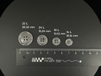Grau marmorierte Knöpfe, Mehrfarbig. 10–20 mm (16L–32L). Recycelter Kunststoff, 4-Loch zum Annähen für Hemden, Kleider, Mäntel, Jacken