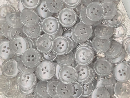Grau marmorierte Knöpfe, Mehrfarbig. 10–20 mm (16L–32L). Recycelter Kunststoff, 4-Loch zum Annähen für Hemden, Kleider, Mäntel, Jacken